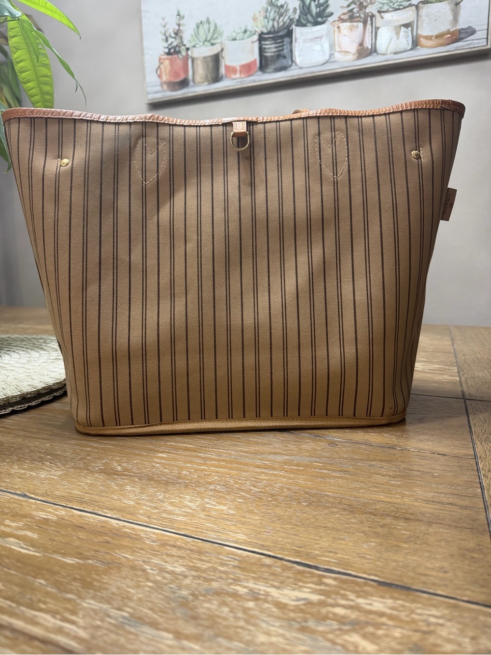 Louis Vuitton Monogram - Picture 7 of 10
